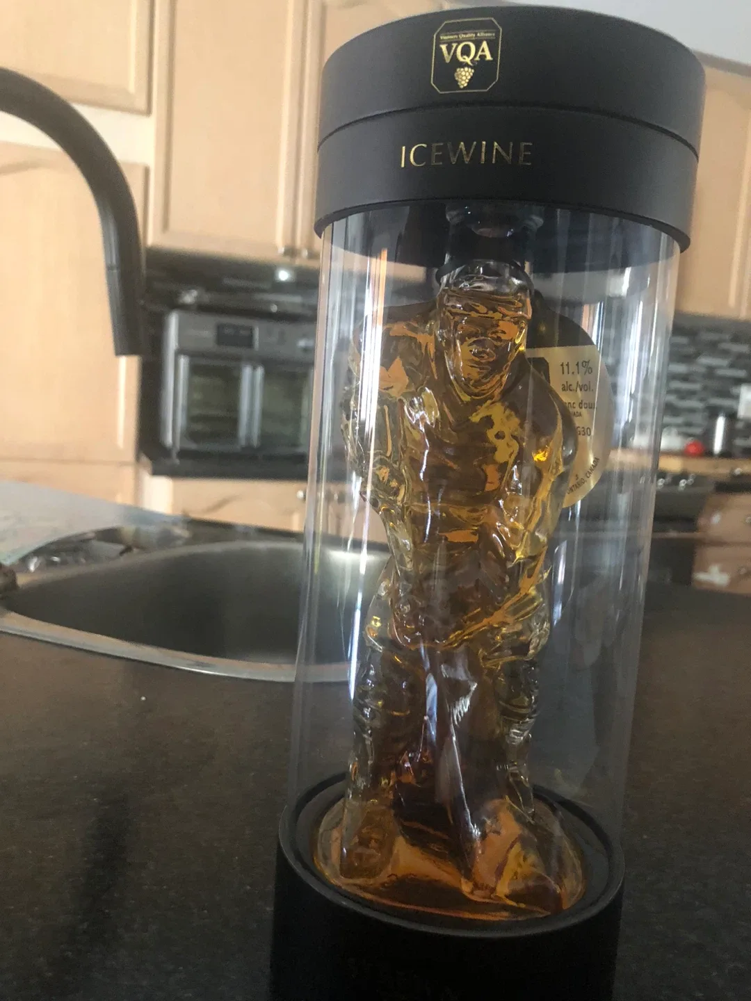 Strew Ice Time Vidal Icewine Hockey Player Figurine image indicator(4)