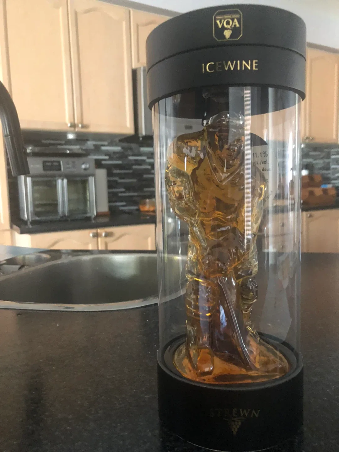 Strew Ice Time Vidal Icewine Hockey Player Figurine image indicator(2)