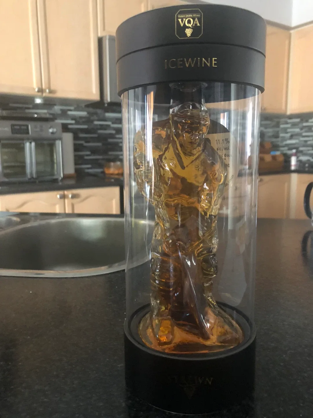 Strew Ice Time Vidal Icewine Hockey Player Figurine image indicator(5)