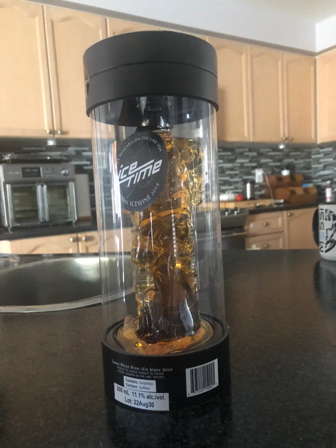 Strew Ice Time Vidal Icewine Hockey Player Figurine image indicator(3)