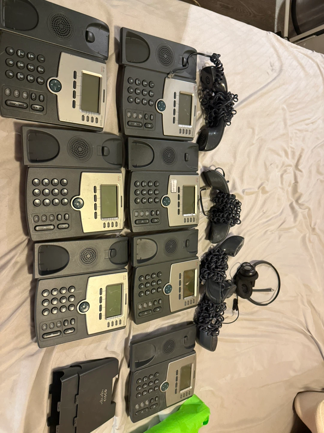Cisco IP Phone 7942G - Lot of Phones with stands ! IP phones