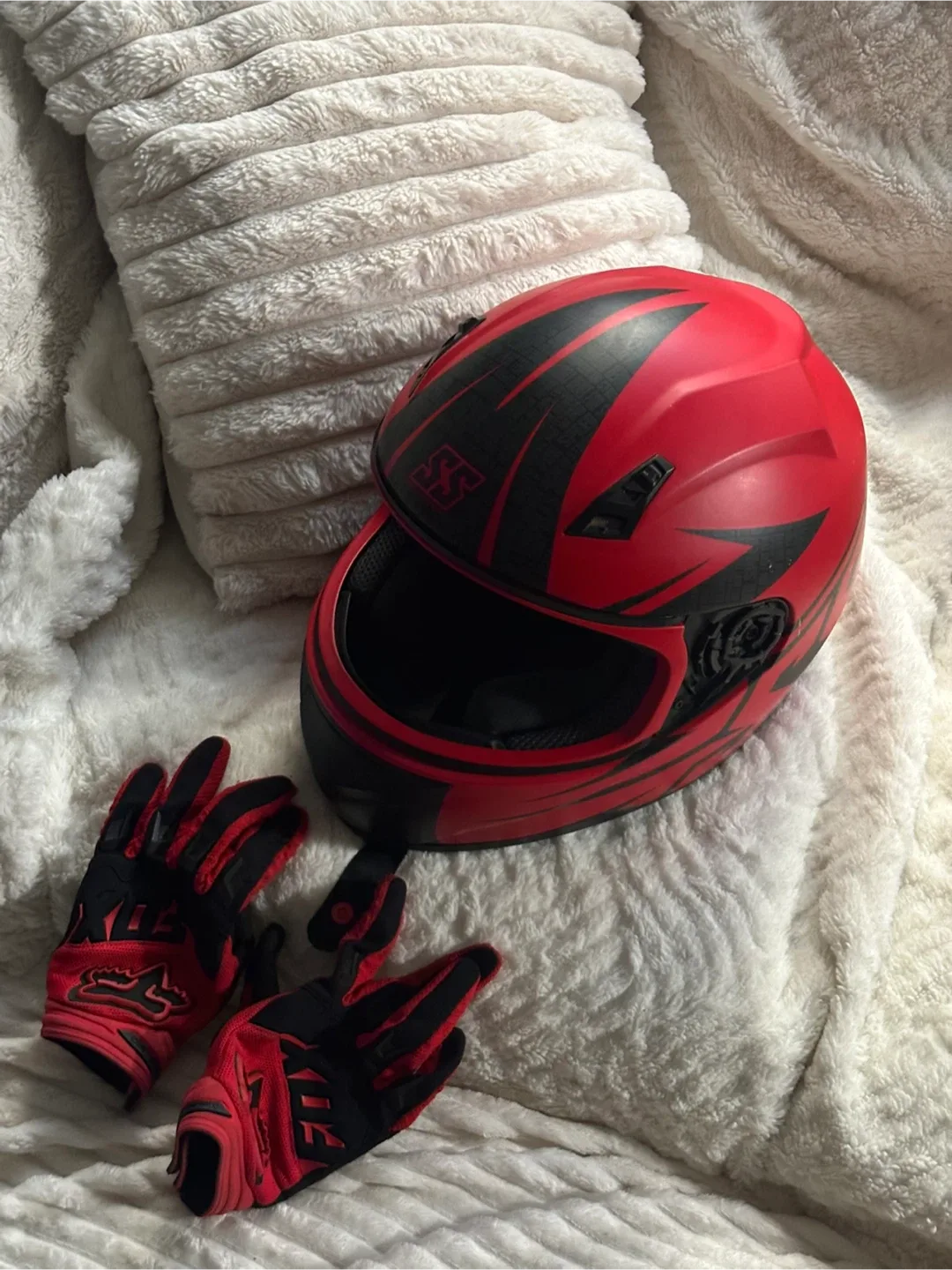 Speed and Strength Motorcycle Helmet WITHOUT BLADE& Gloves image indicator(3)