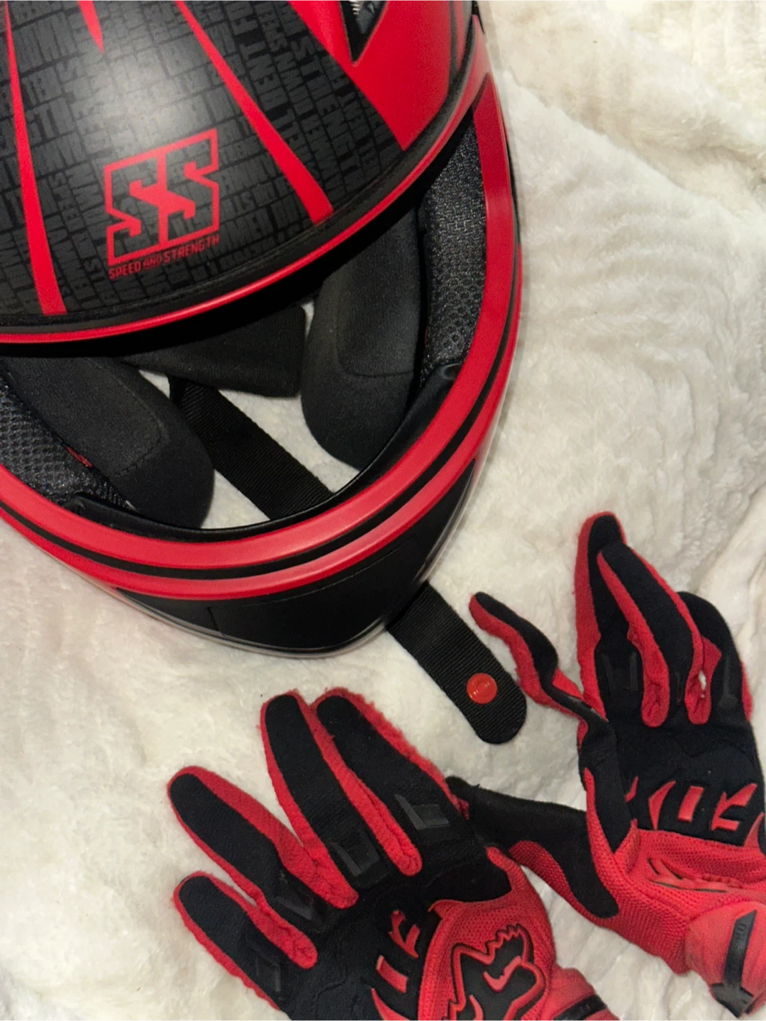 Speed and Strength Motorcycle Helmet WITHOUT BLADE& Gloves