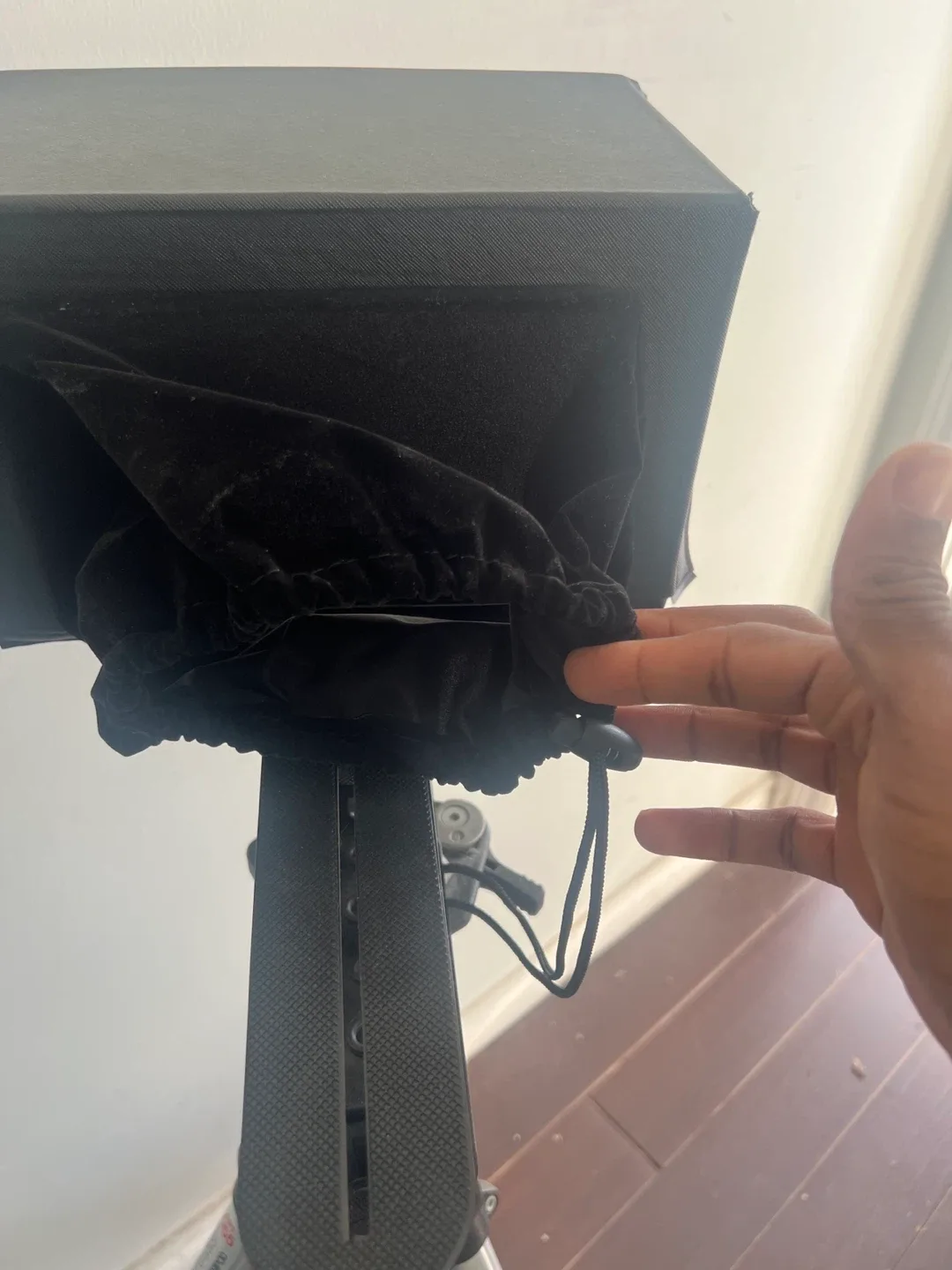 Content creator Bundle-Teleprompter + Tripod + Wireless Mic Kit image indicator(5)