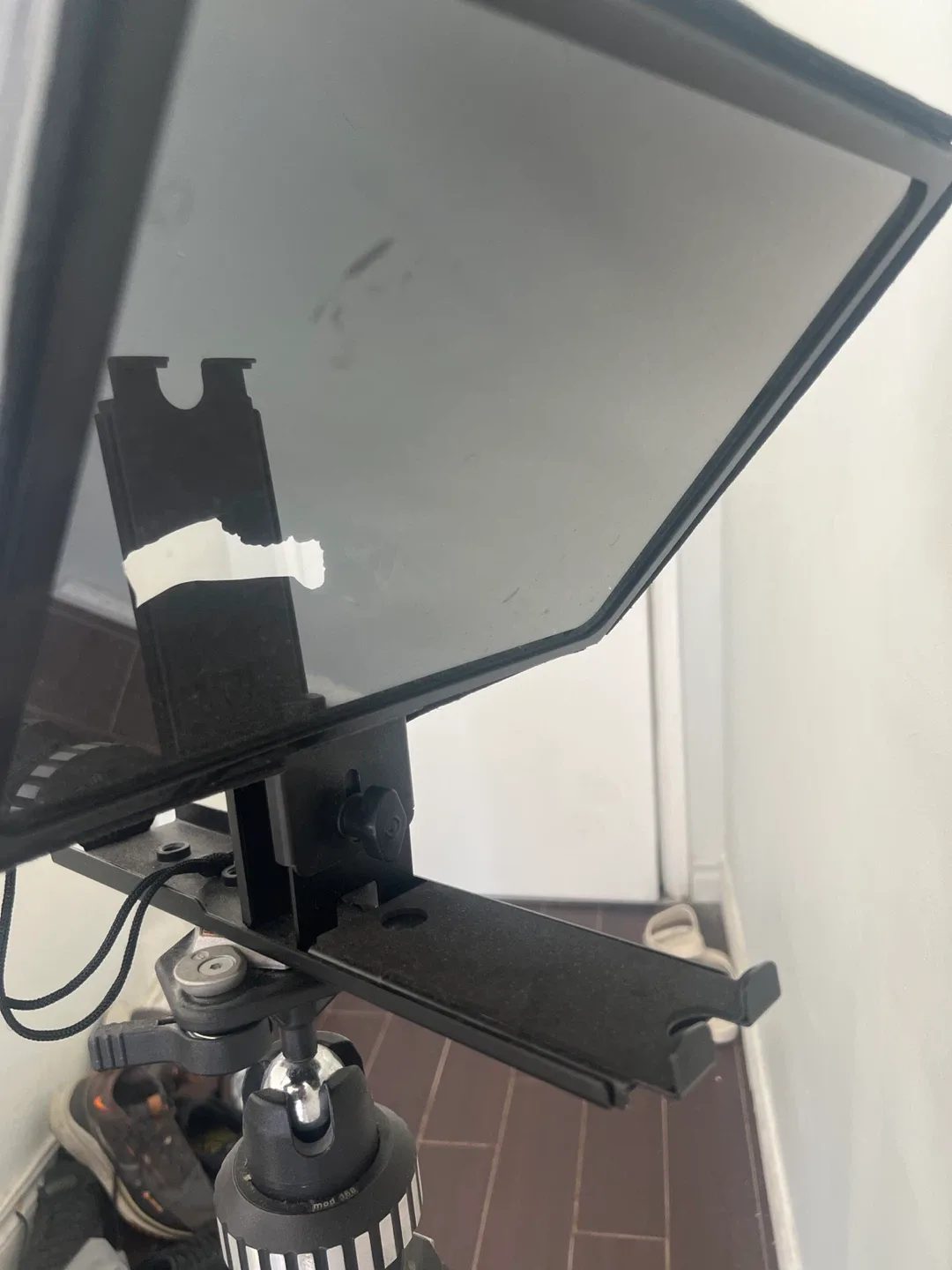 Content creator Bundle-Teleprompter + Tripod + Wireless Mic Kit image indicator(3)