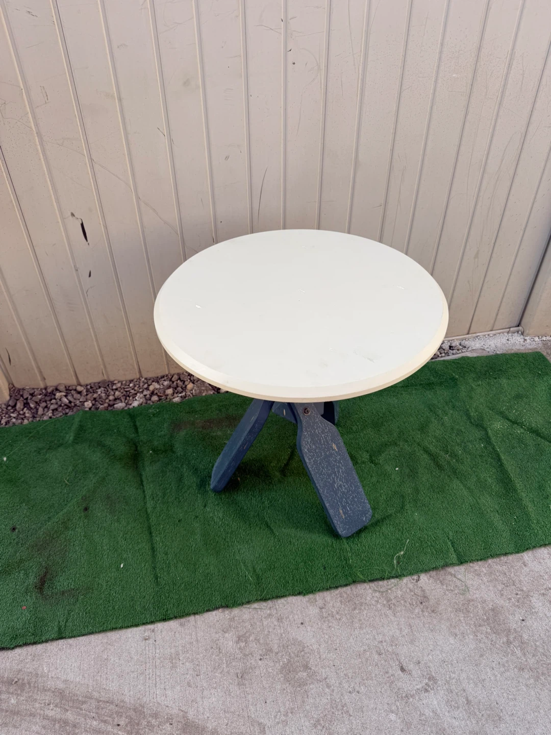 White Round Accent Table - 24" Diameter