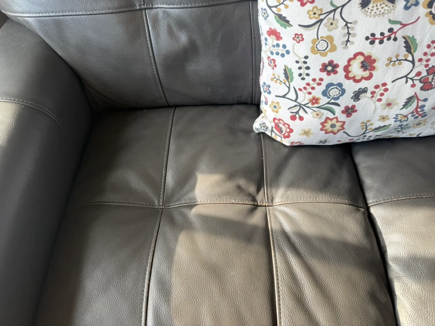 2 Leather Sofa - Grey image indicator(3)
