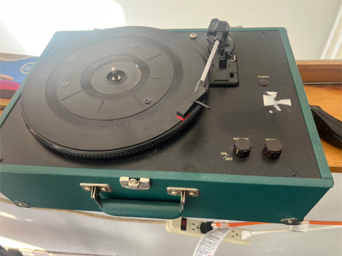 Vintage Suitcase Record Player – USB & AUX, Retro Teal Turntable