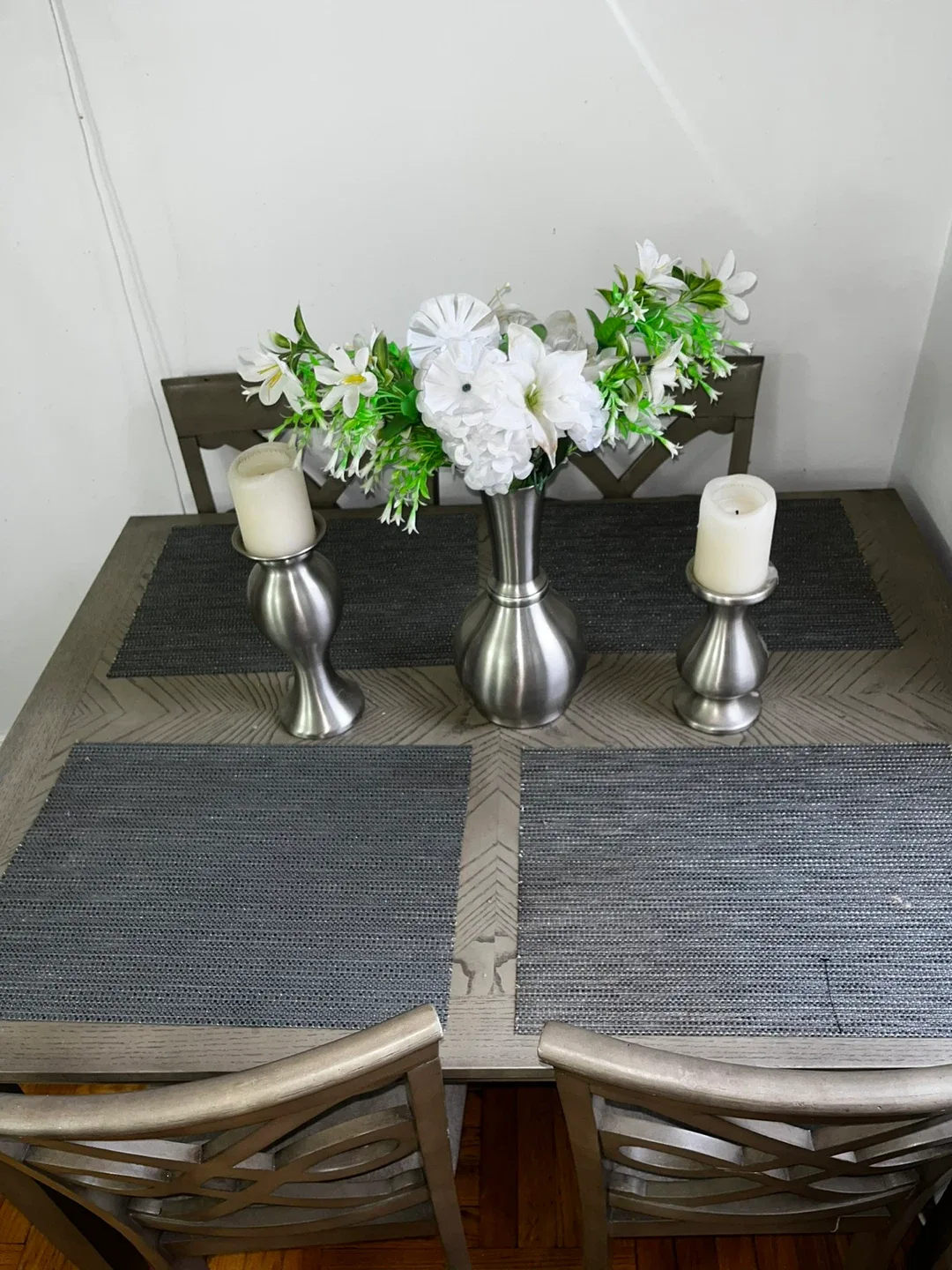 Dining Table and Chairs Set image indicator(2)