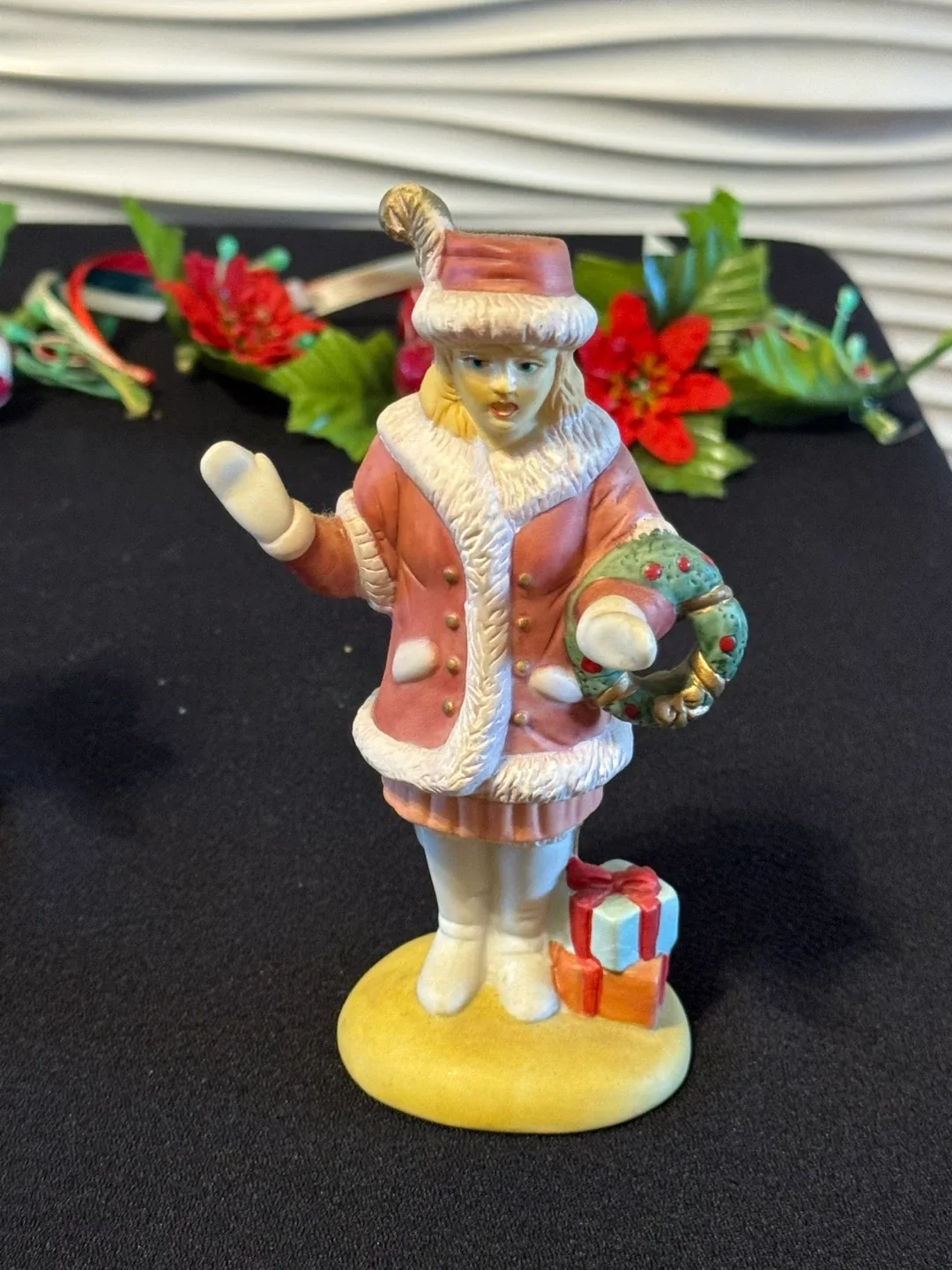 Christmas Caroler Figurines thumbnail