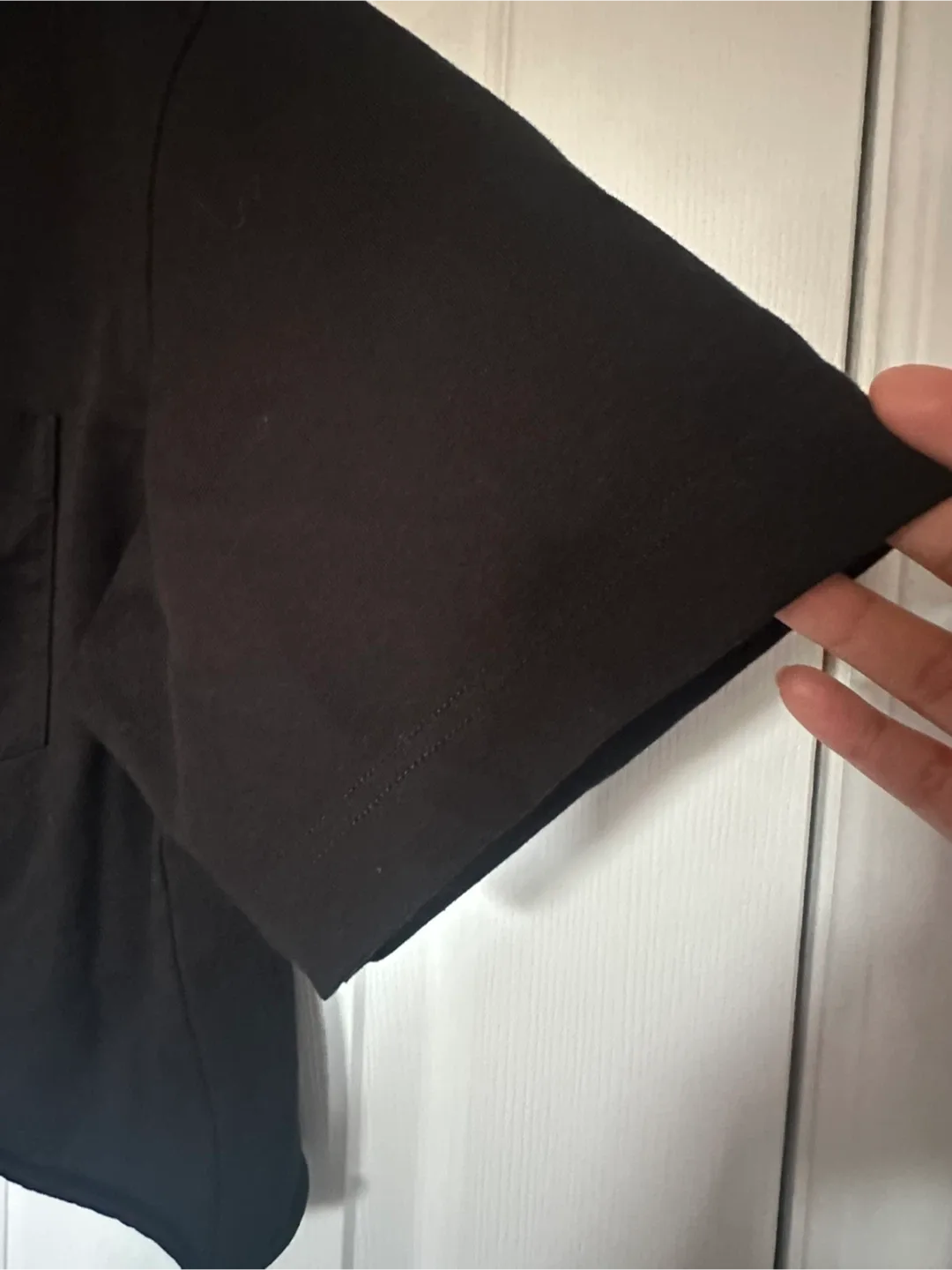 COS Heavyweight Cotton Black Cropped Raw Hem T-Shirt Size S image indicator(4)