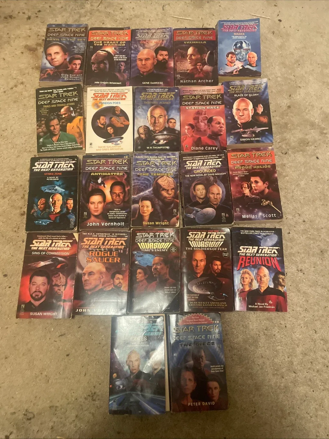 Star Trek Novels - The Next Generation & Deep Space Nine thumbnail