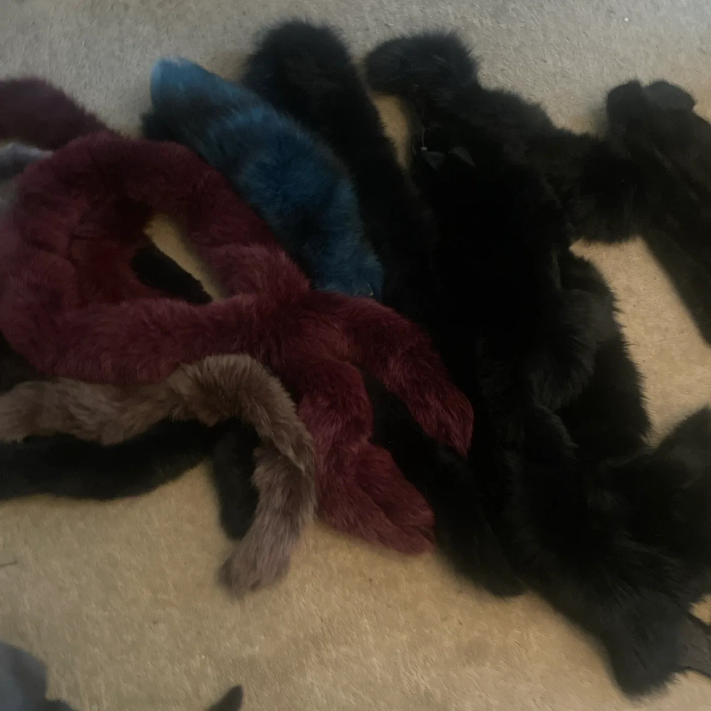 Assorted loose mink and furs thumbnail