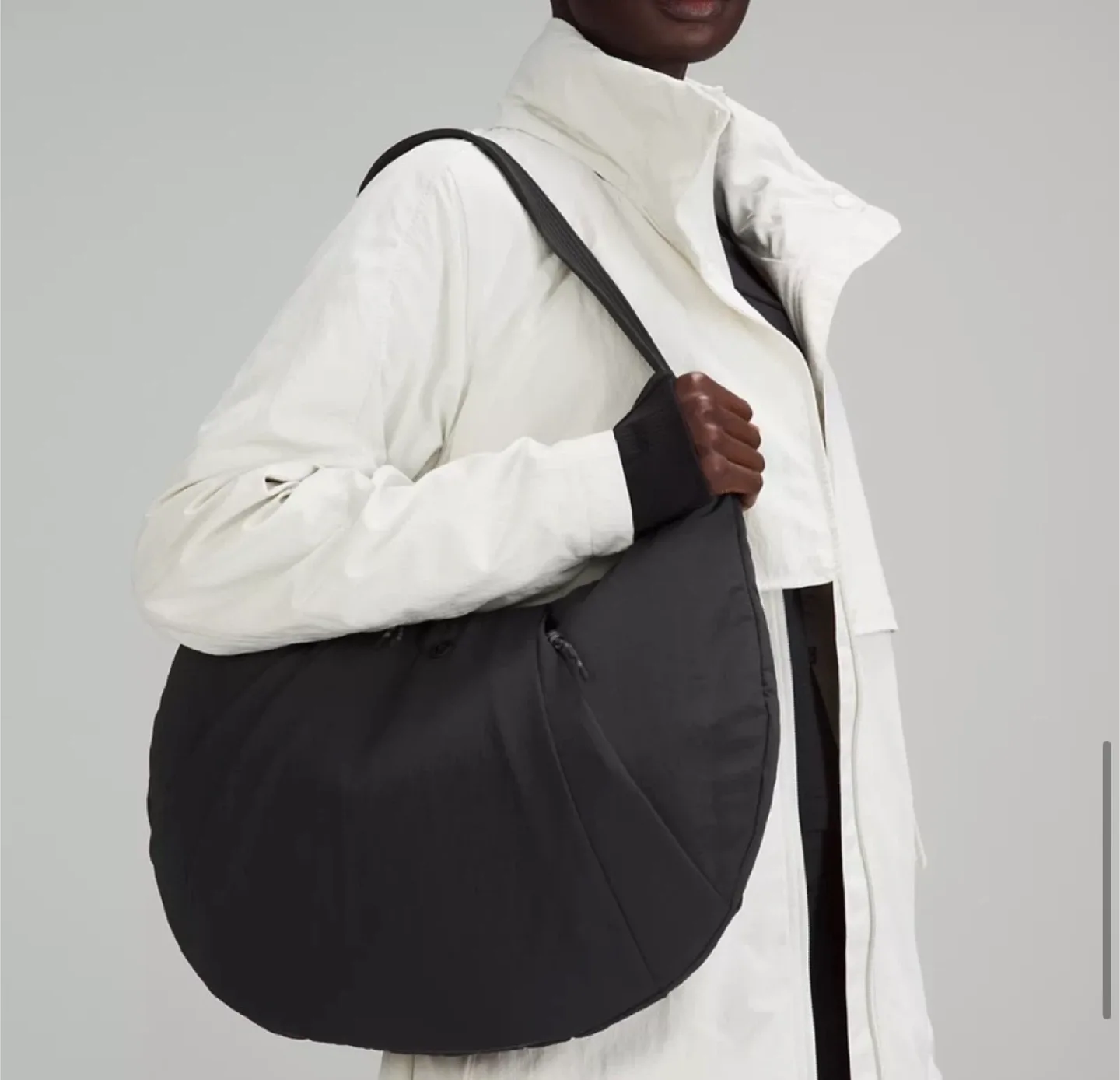 Lululemon Black Hobo Bag image indicator(3)
