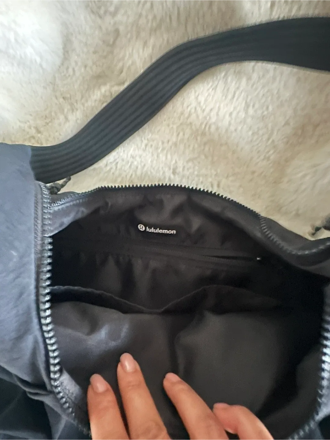 Lululemon Black Hobo Bag image indicator(9)