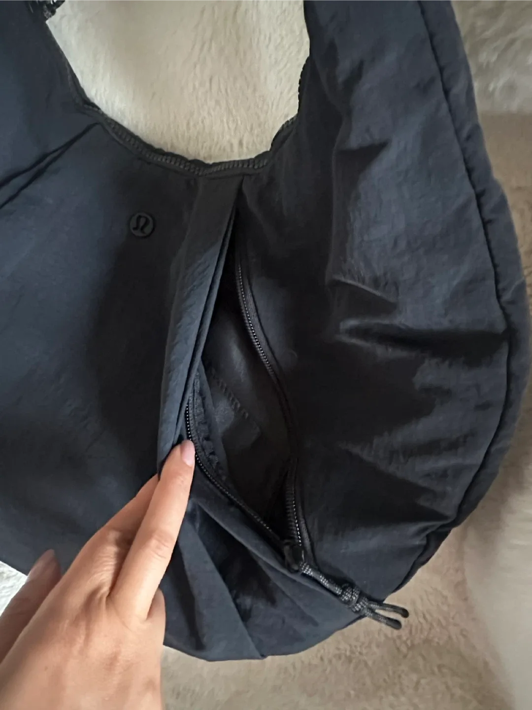 Lululemon Black Hobo Bag image indicator(6)