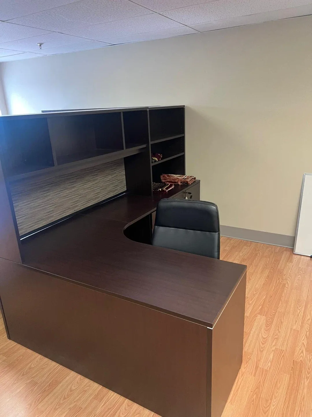 Office Furniture image indicator(4)