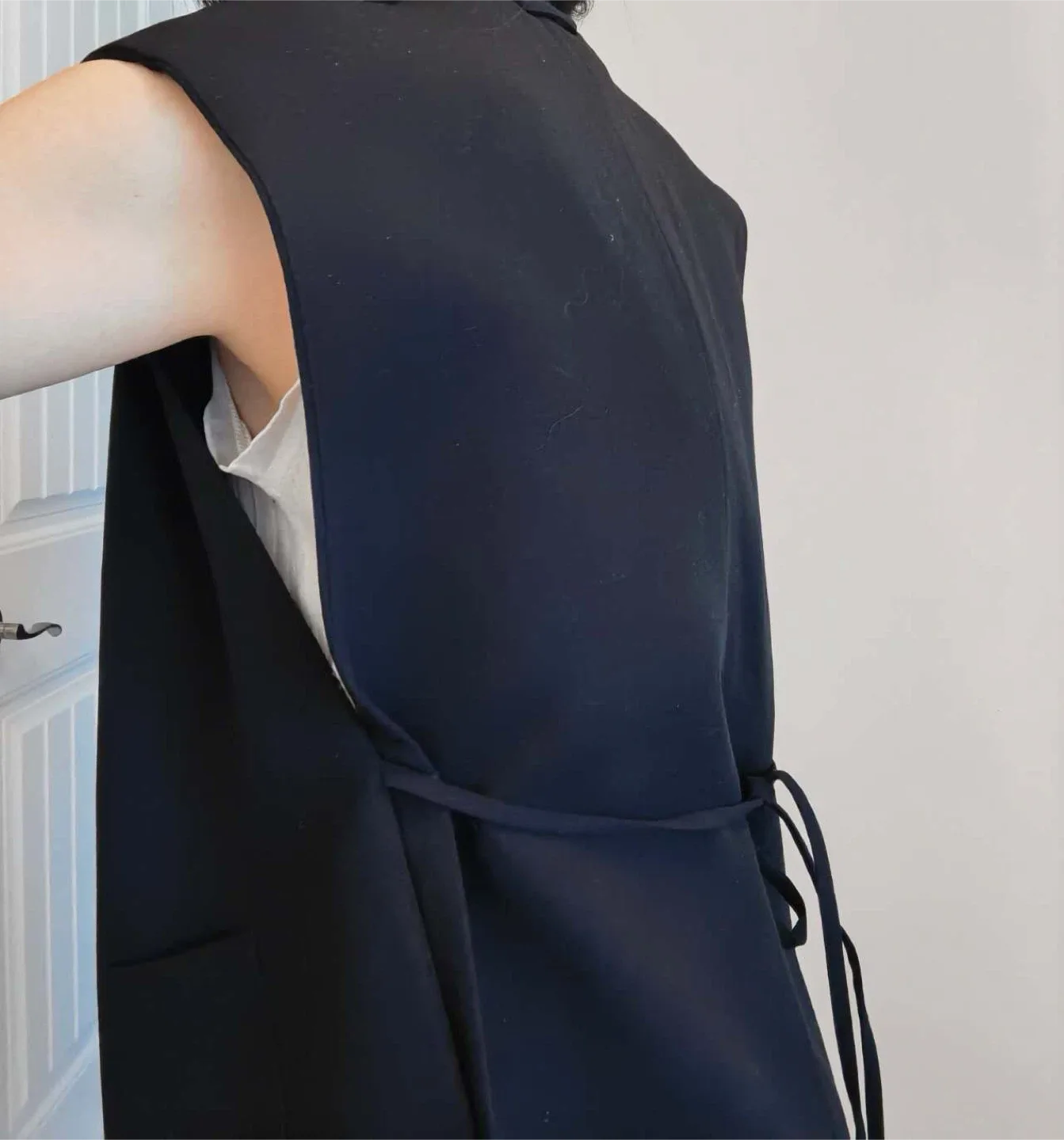 Black Sleeveless Vest image indicator(4)