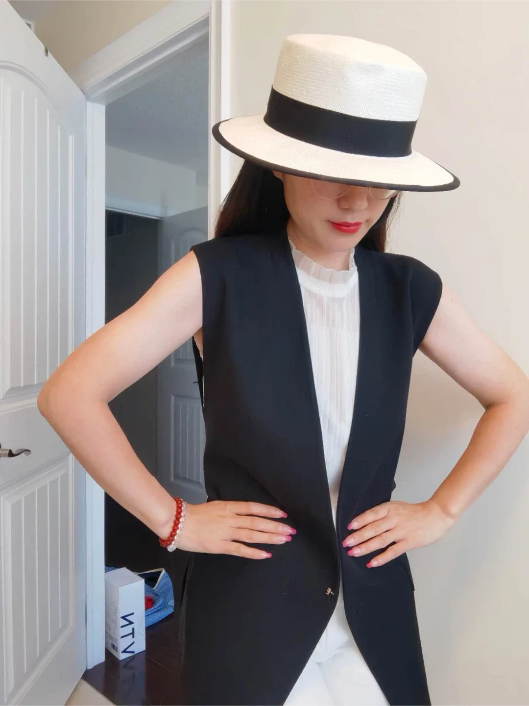 Black Sleeveless Vest image indicator(3)