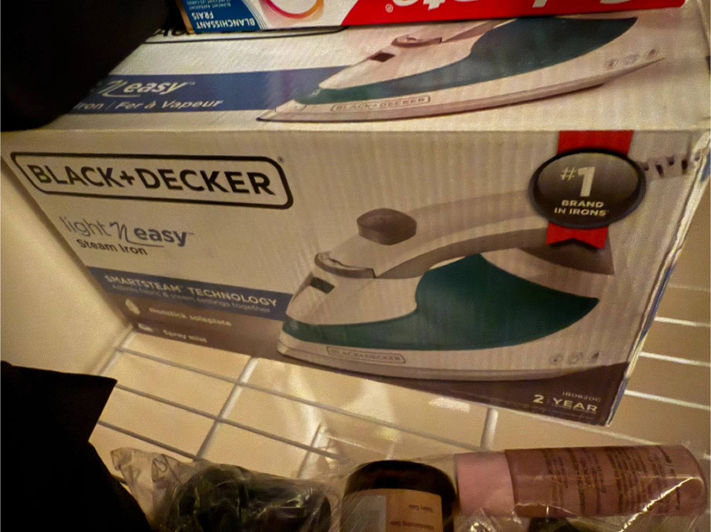 Black+Decker Light 'N Easy Steam Iron - in Box! - photo 2