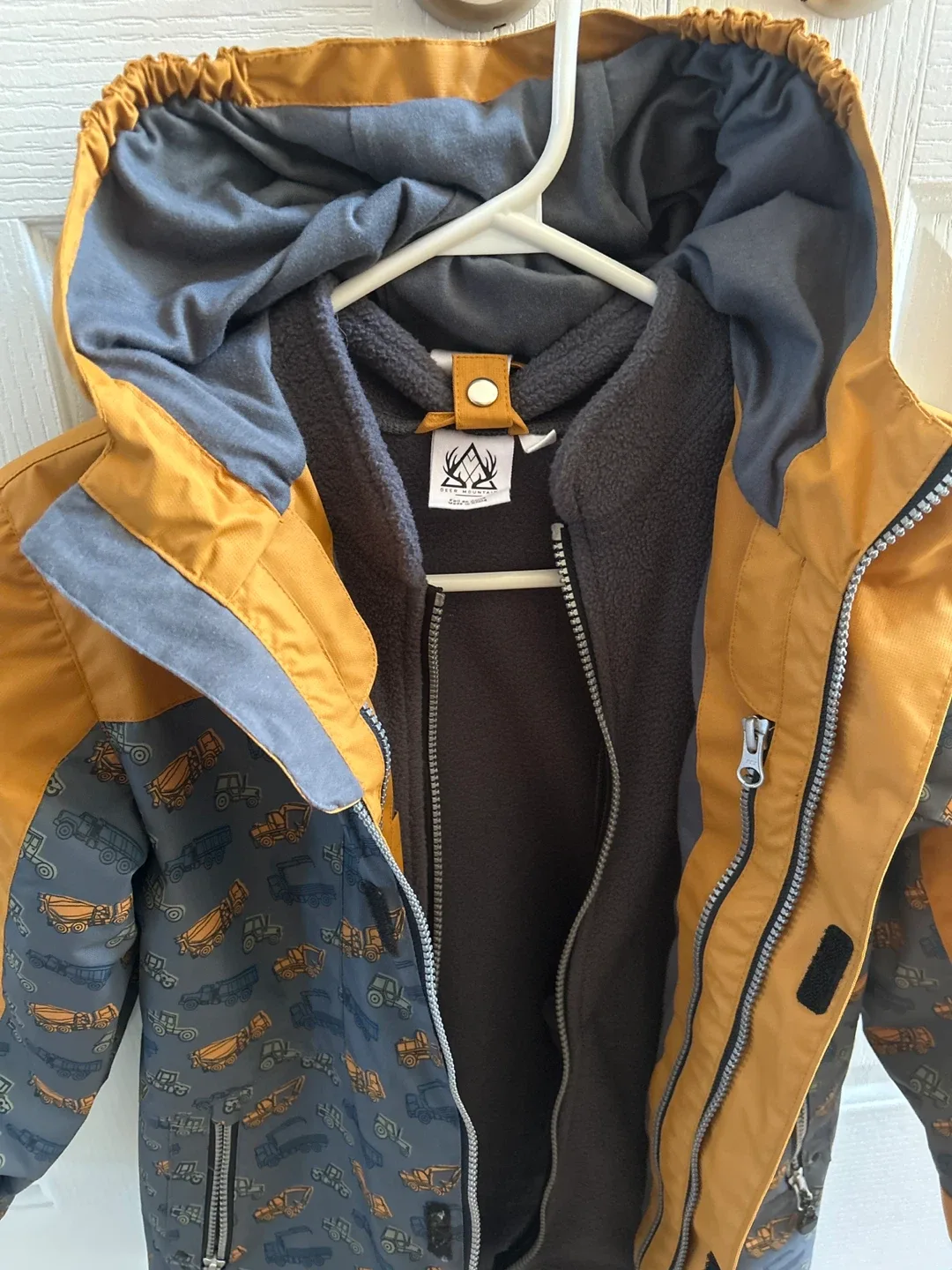 Deer Mountain Kids (boys) - Fall/ Winter Jacket - Size 10 image indicator(2)