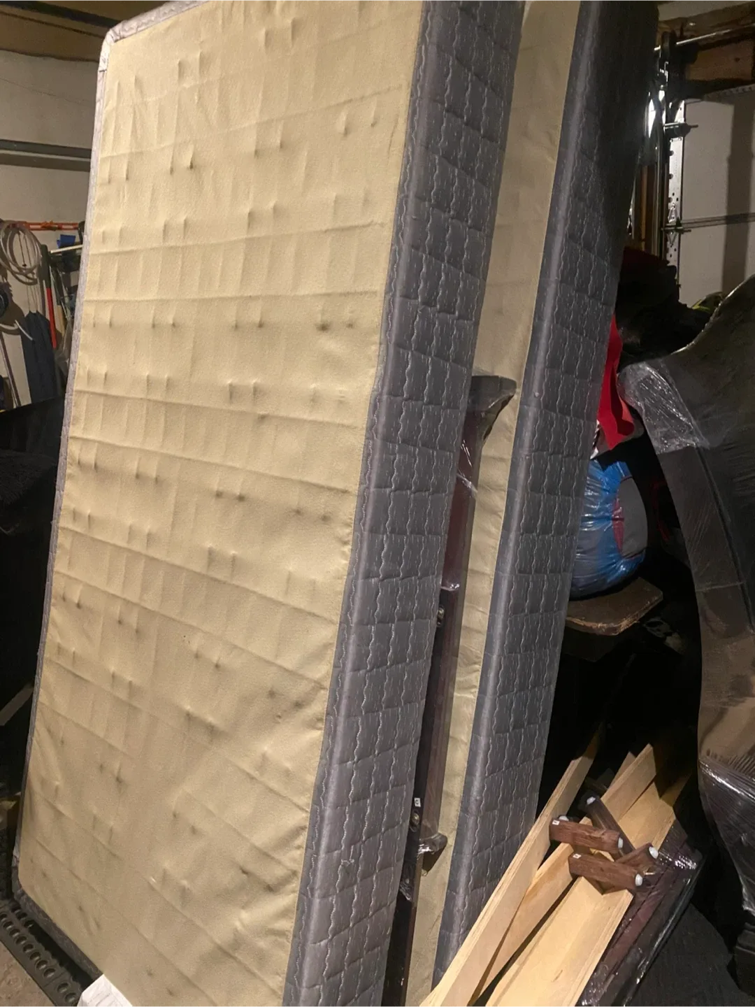 King Size Beautyrest GL6 Comfort Top Mattress image indicator(5)