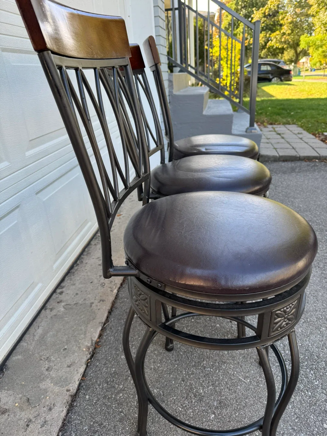 Set of 3 Swivel Bar Stools image indicator(2)