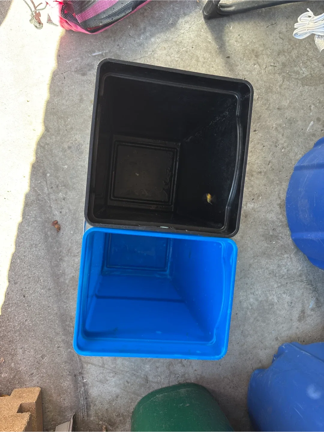 Simplehuman 35L Pull-Out Recycling Can image indicator(4)