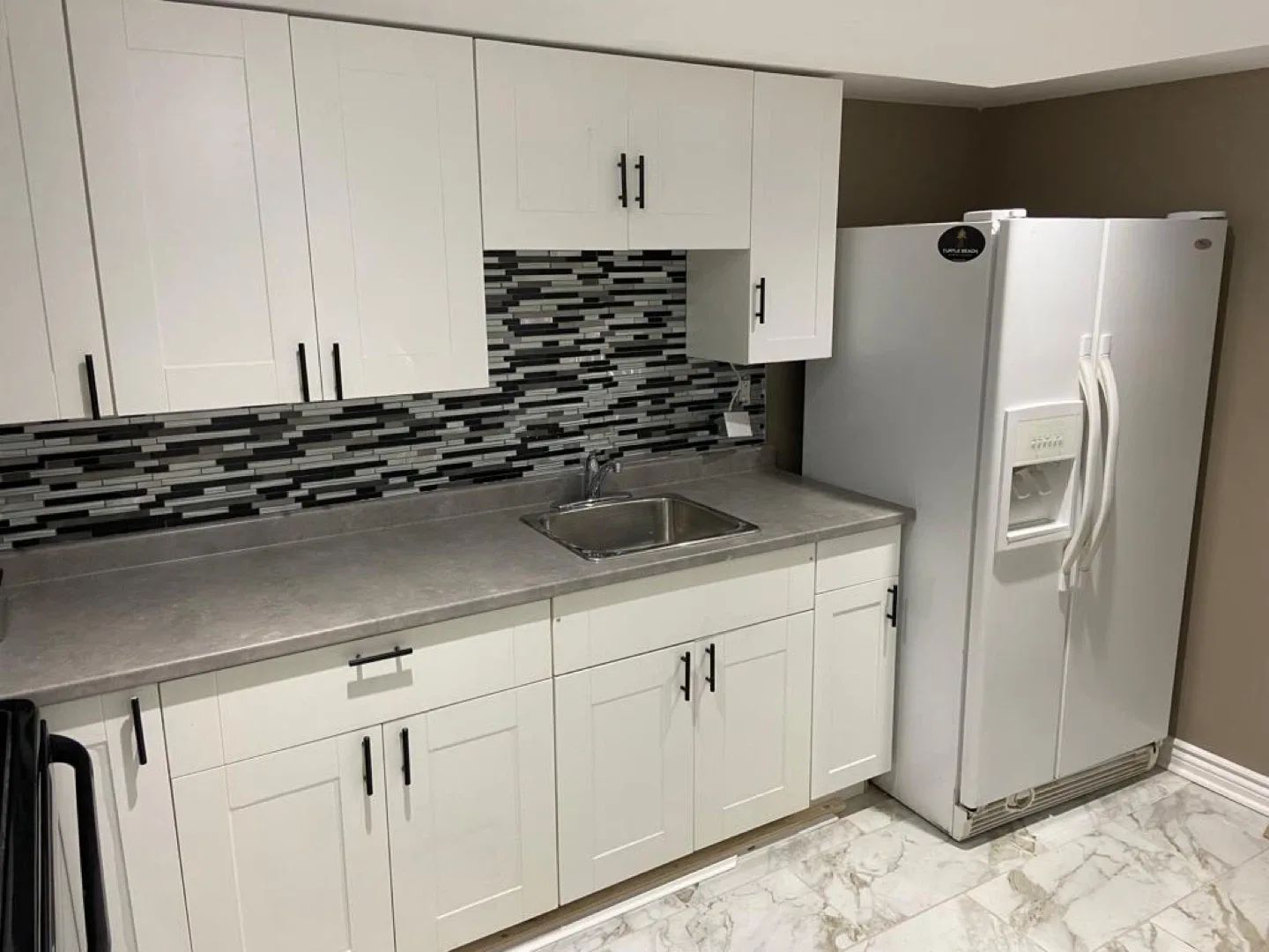 1 bedroom Basment for rent image indicator(4)