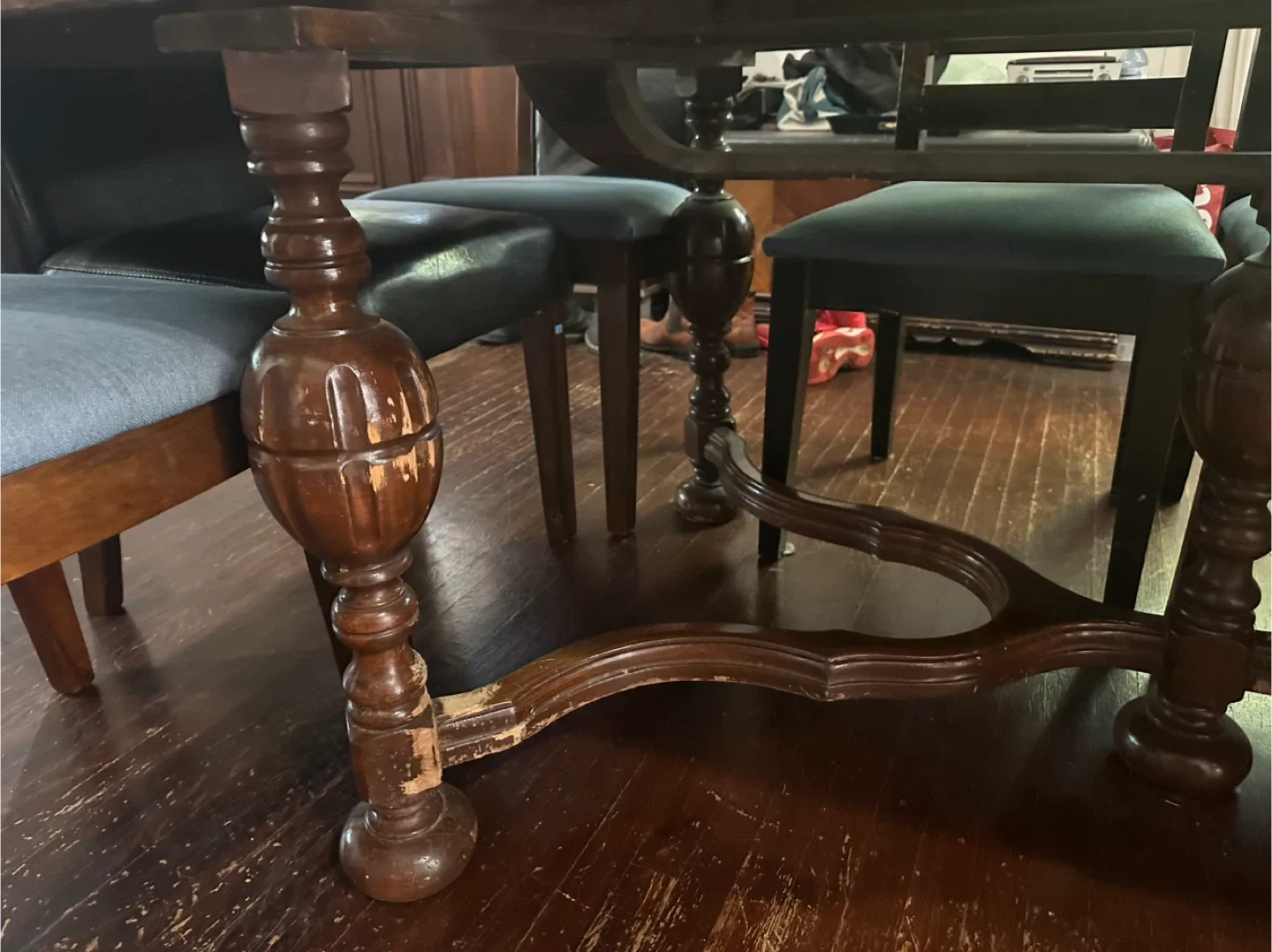 Dining Table with Chairs image indicator(6)