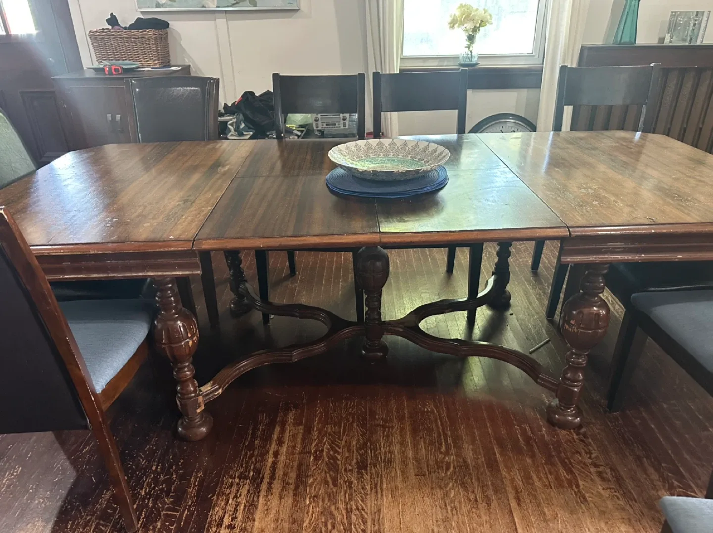 Dining Table with Chairs image indicator(3)