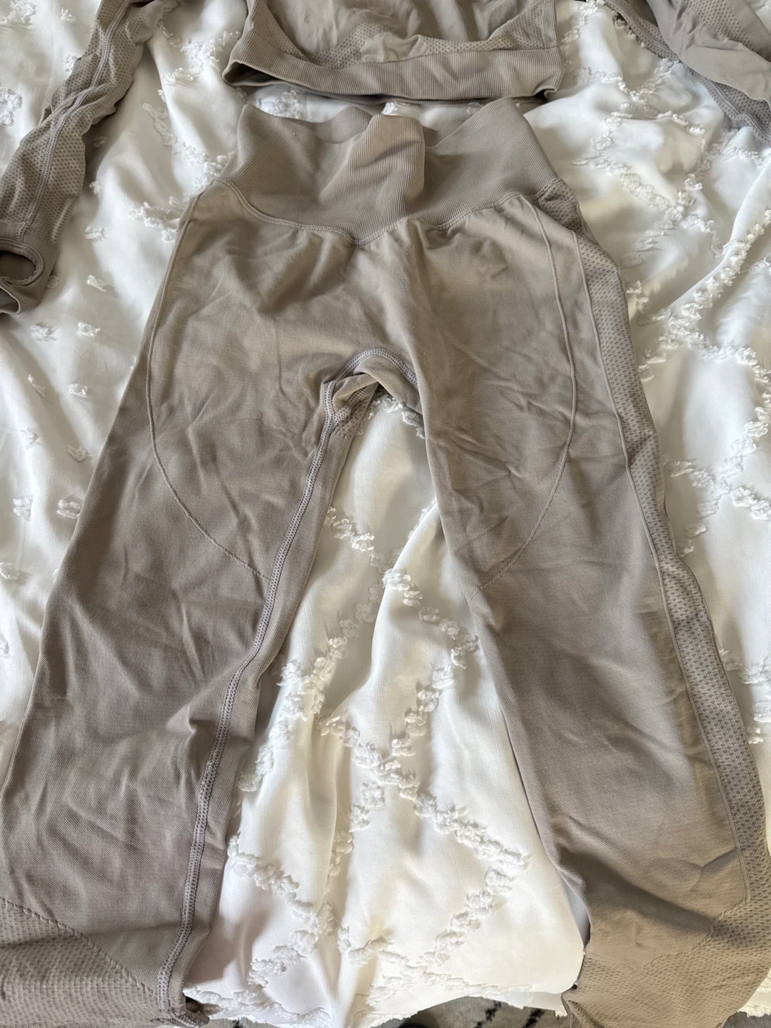 Gymshark Set - Top & Leggings - Size Small - photo 3