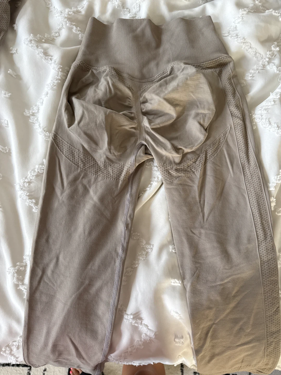 Gymshark Set - Top & Leggings - Size Small - photo 4