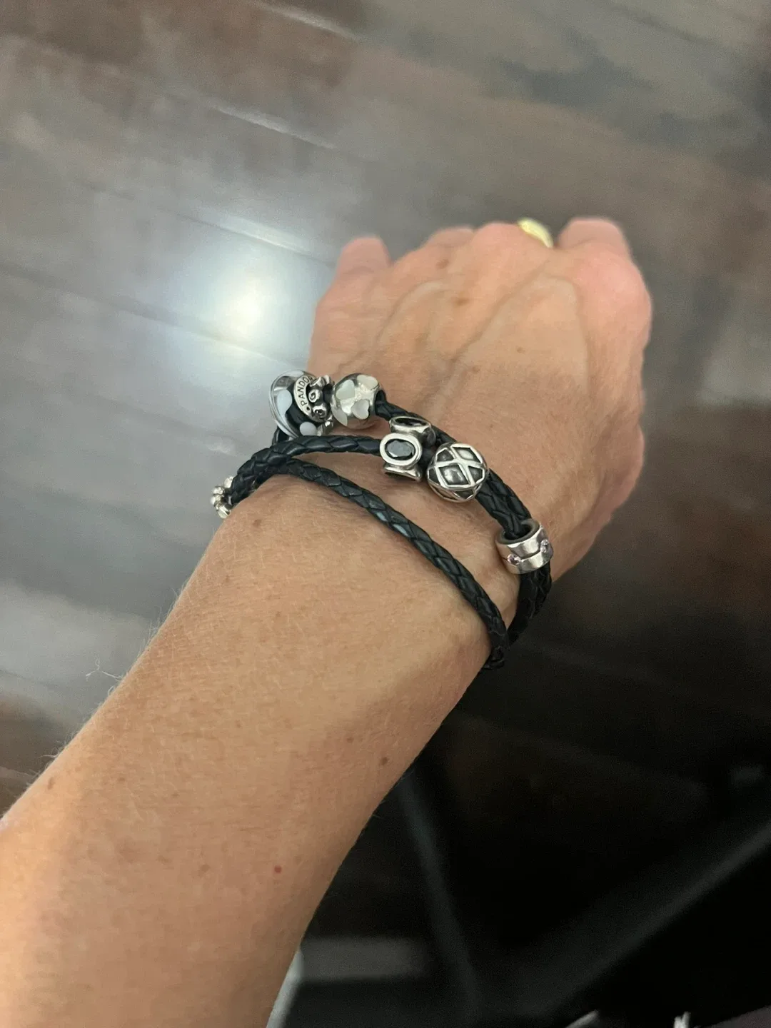 Triple wrap leather Pandora bracelet image indicator(4)