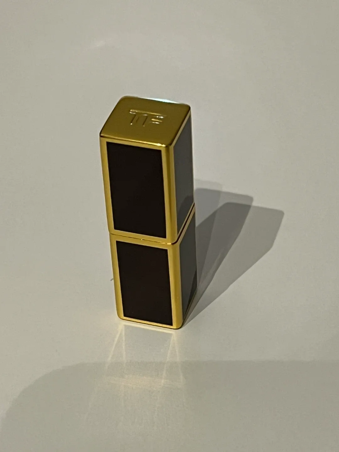 Mini Tom Ford Lip Color - 10 Scarlett Rouge image indicator(2)