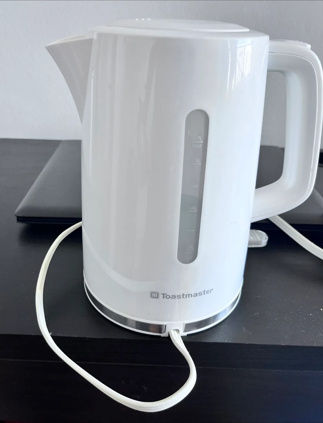 Toastmaster Electric Kettle - White thumbnail