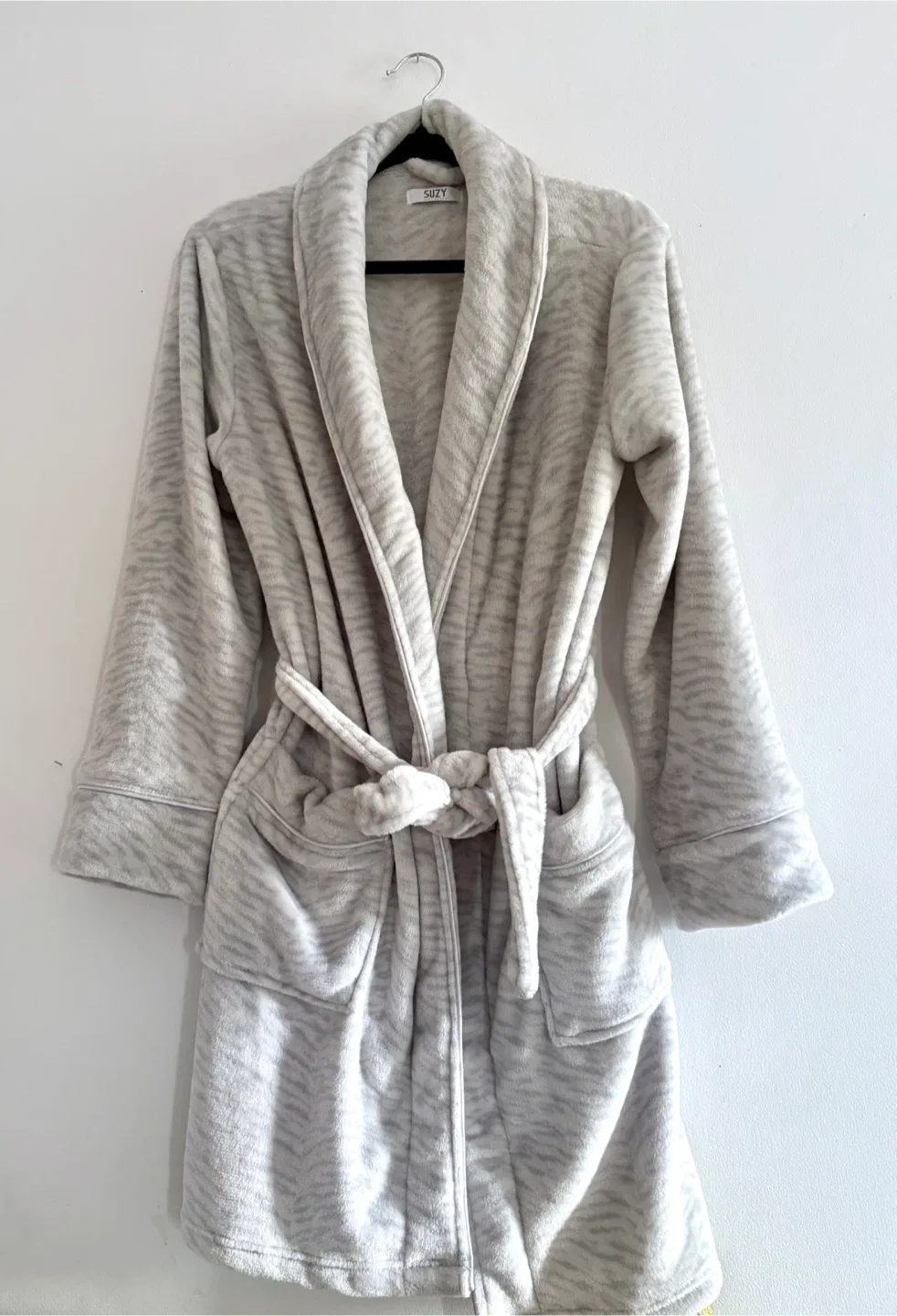 Zebra stripe plush Robe (new without tag ) thumbnail