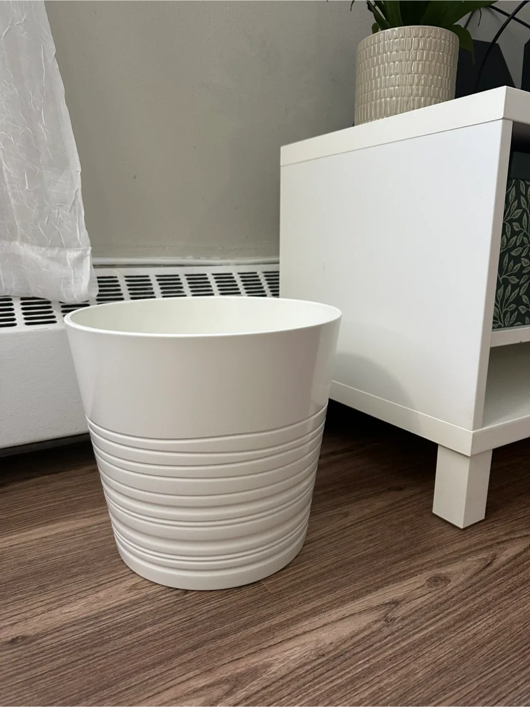 IKEA White Plant Pot (19cm Diameter) thumbnail