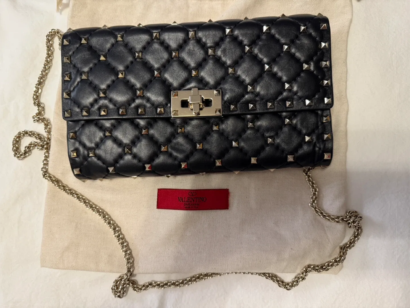Valentino Garavani Rockstud Chain Wallet Black thumbnail