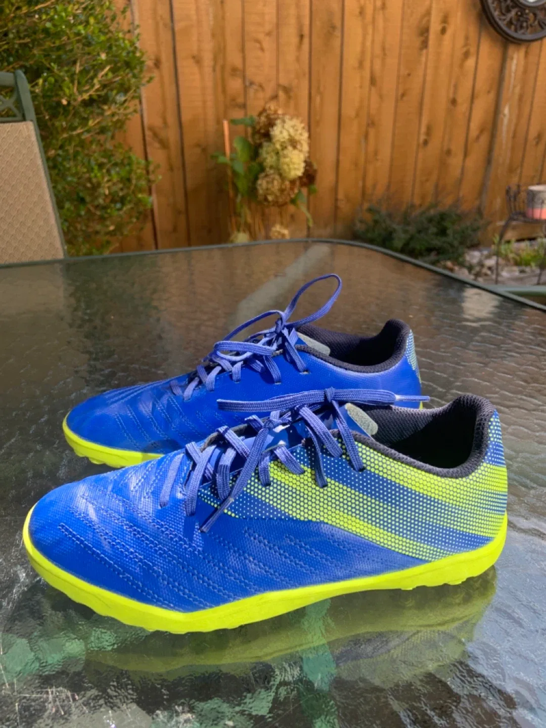 Kipsta Blue & Yellow Indoor Soccer Shoes image indicator(2)