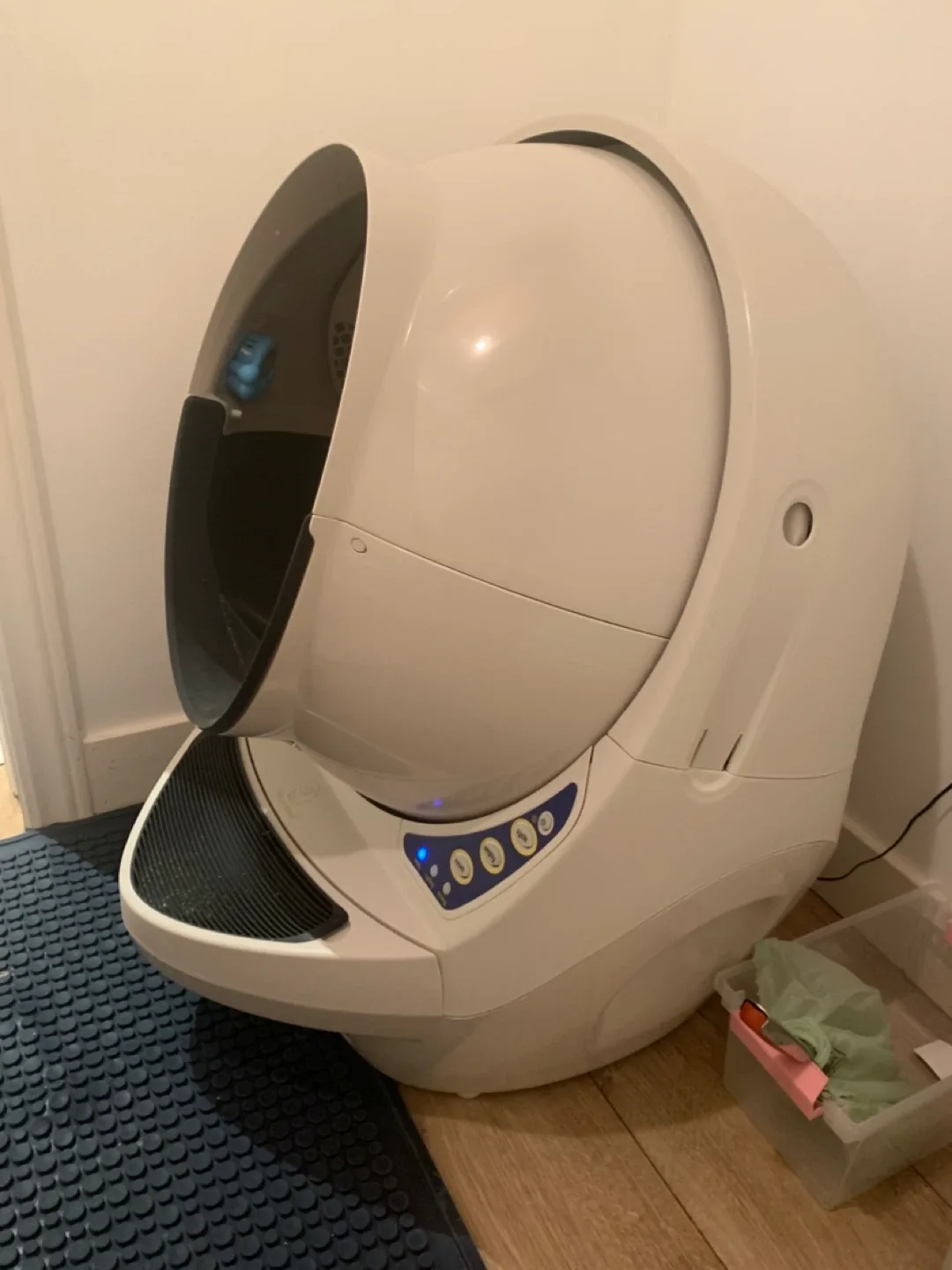 Litter-Robot Automatic Self-Cleaning Litter Box image indicator(2)