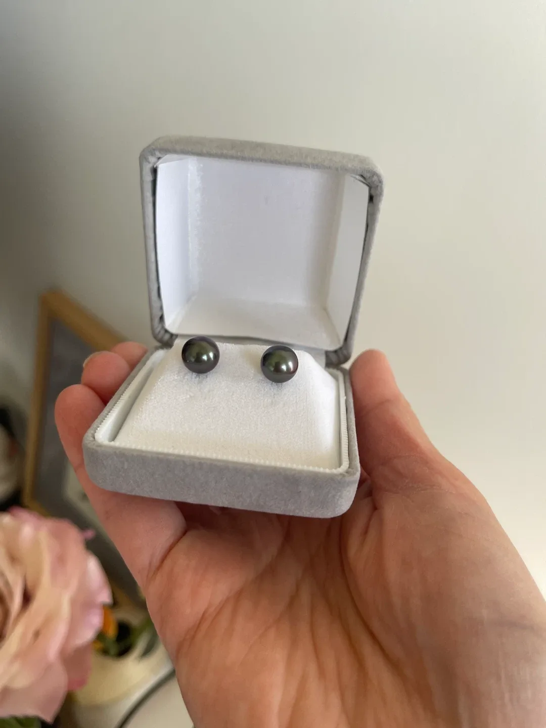 18K white gold, 9mm Tahitian Pearl Stud Earrings image indicator(3)