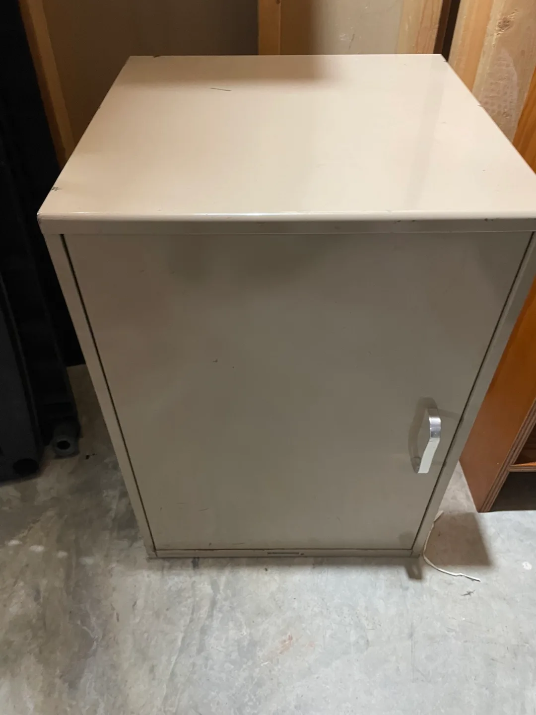 Beige Metal Cabinet image indicator(2)