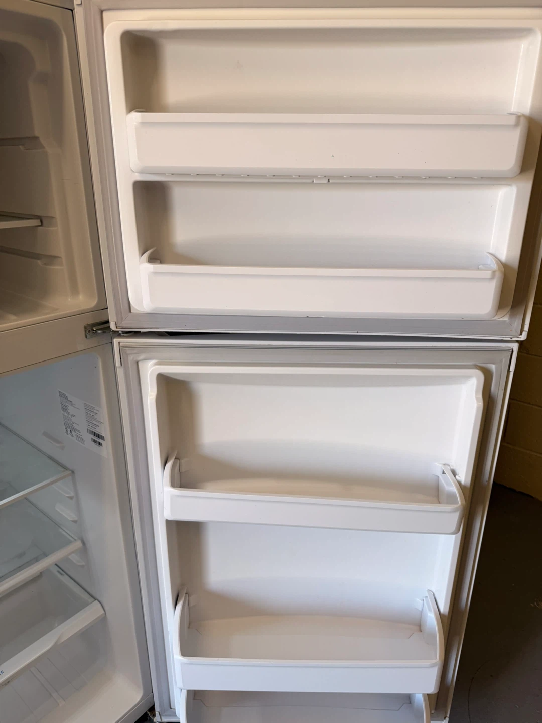Frigidaire White Top Freezer Refrigerator - photo 5