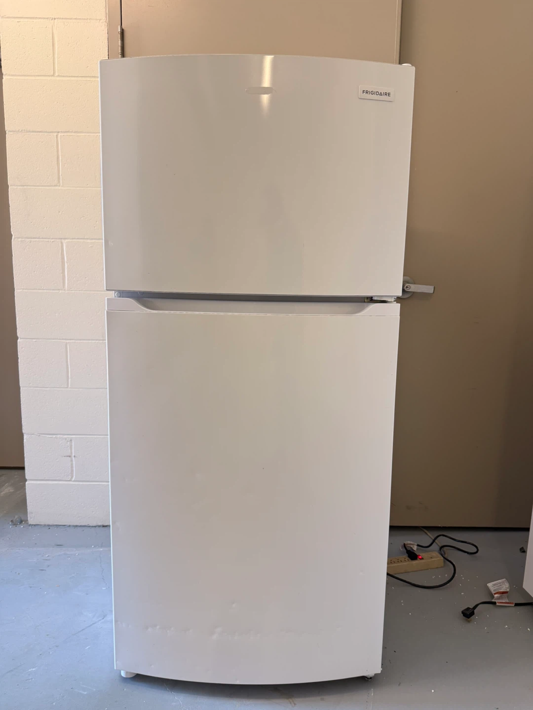 Frigidaire White Top Freezer Refrigerator