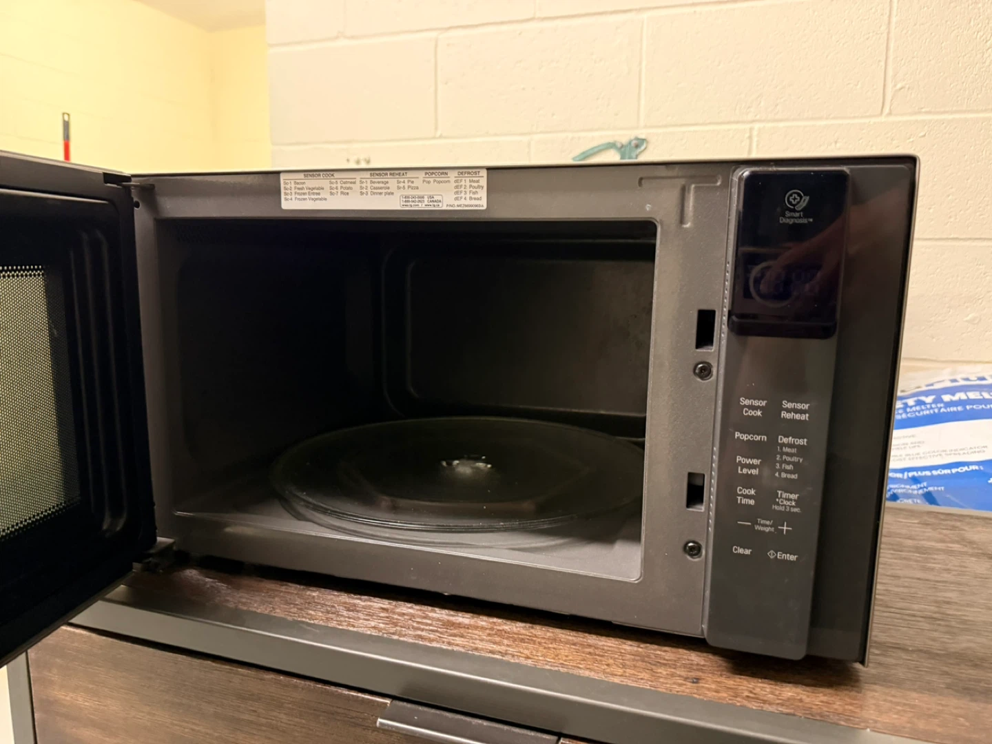 LG NeoChef Microwave Oven - Model LMC1575ST - photo 3