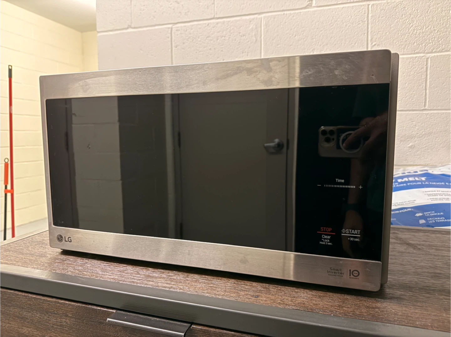 LG NeoChef Microwave Oven - Model LMC1575ST