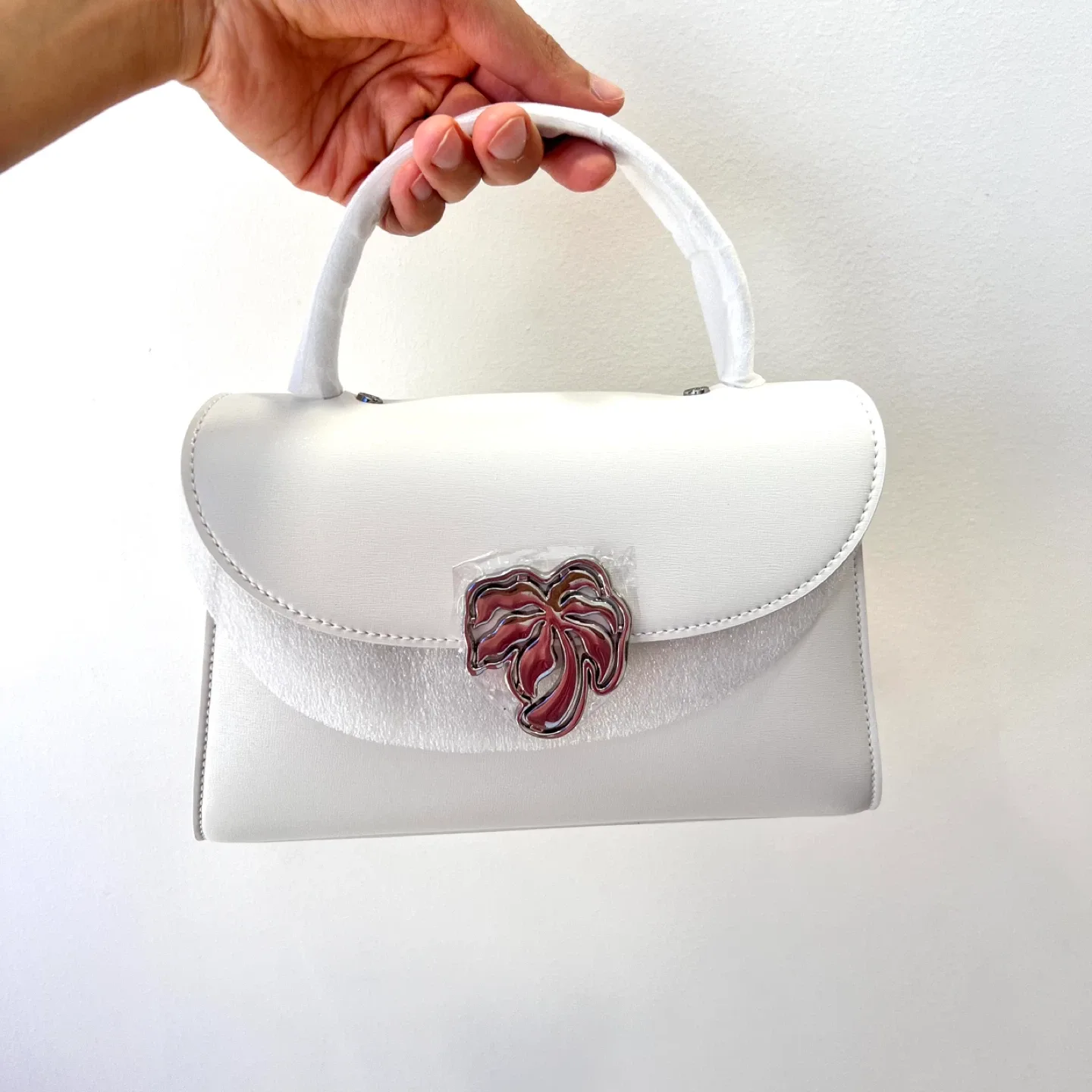 《New》White Handbag with tags! image indicator(3)