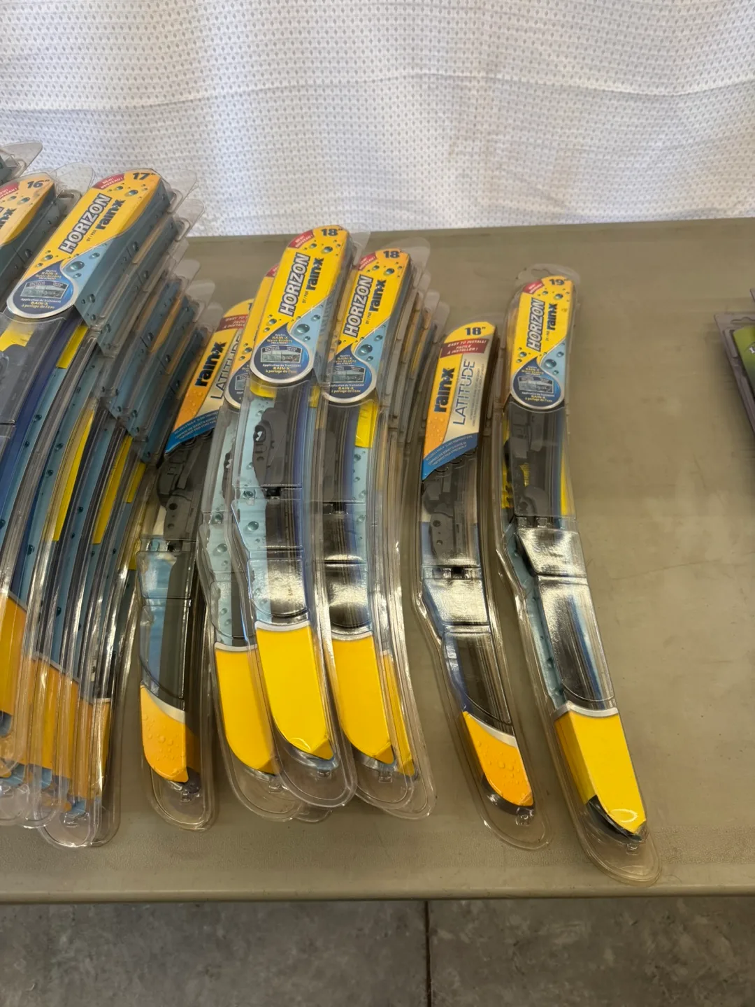 Rain X + I Klear Wiper Blades 13”-19” image indicator(4)