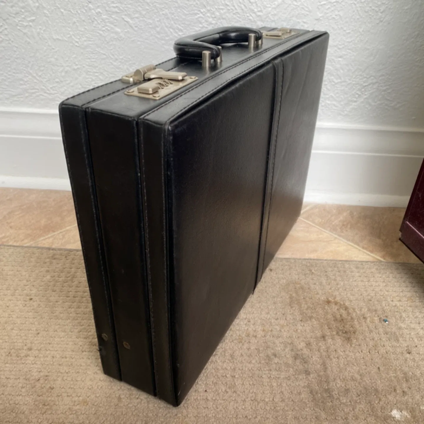 Black Combination Lock Briefcase image indicator(2)